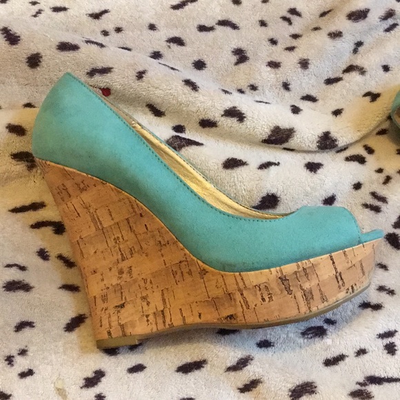 Heels - Picture 2 of 3